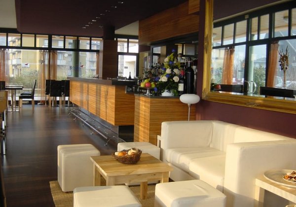 Martini Lounge Cafe